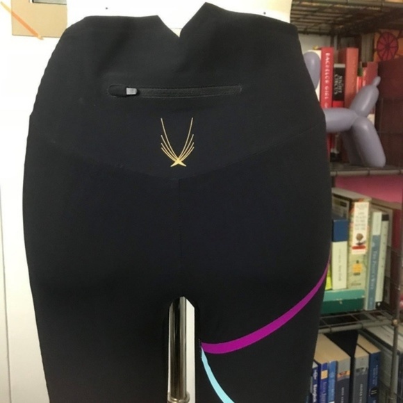 Lucas Hugh Striped Mesh Cropped Capri Leggings - Picture 4 of 8